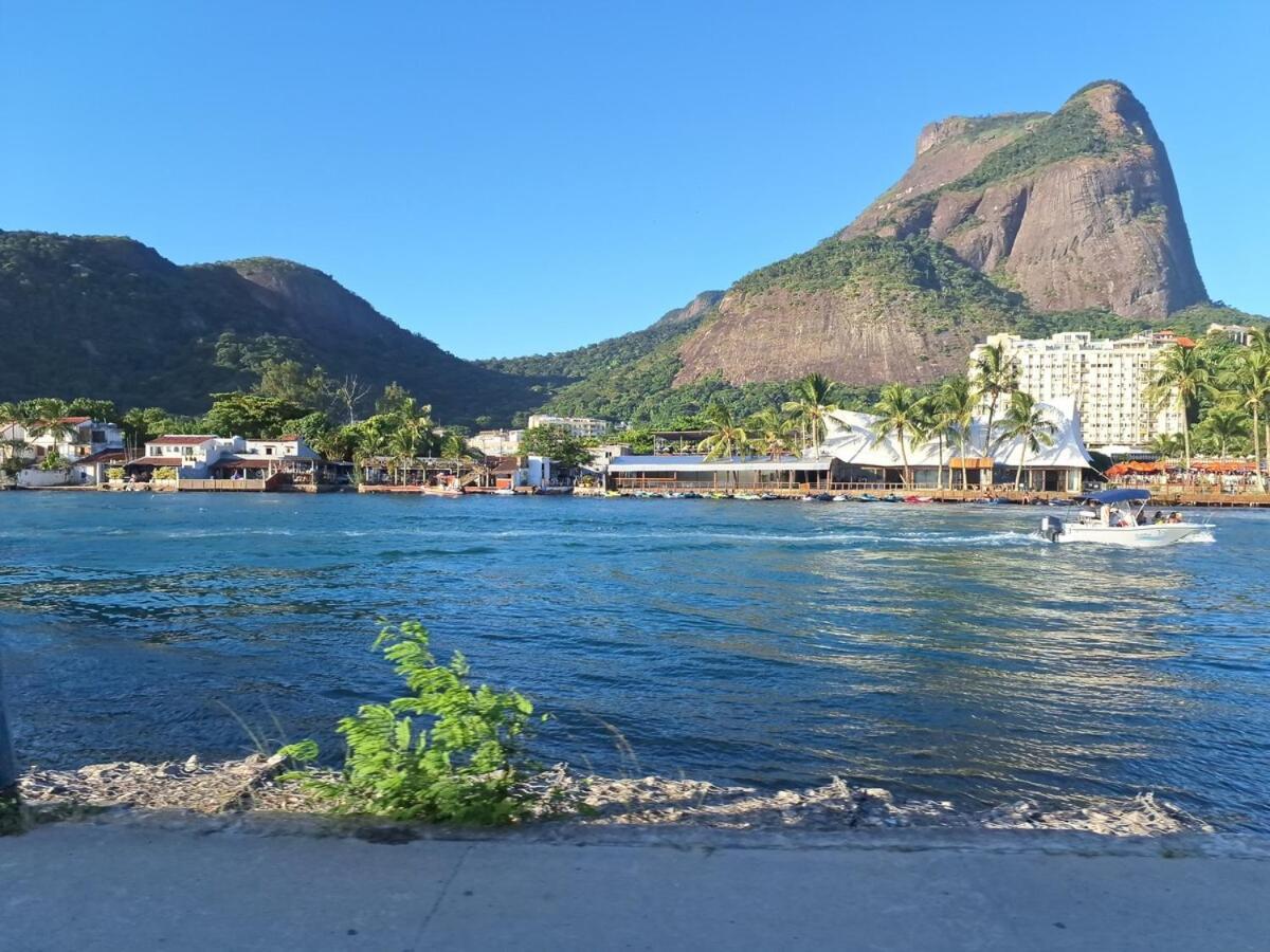 Apto Completo Com Estacionamento E Ar-condicionado No Rio *